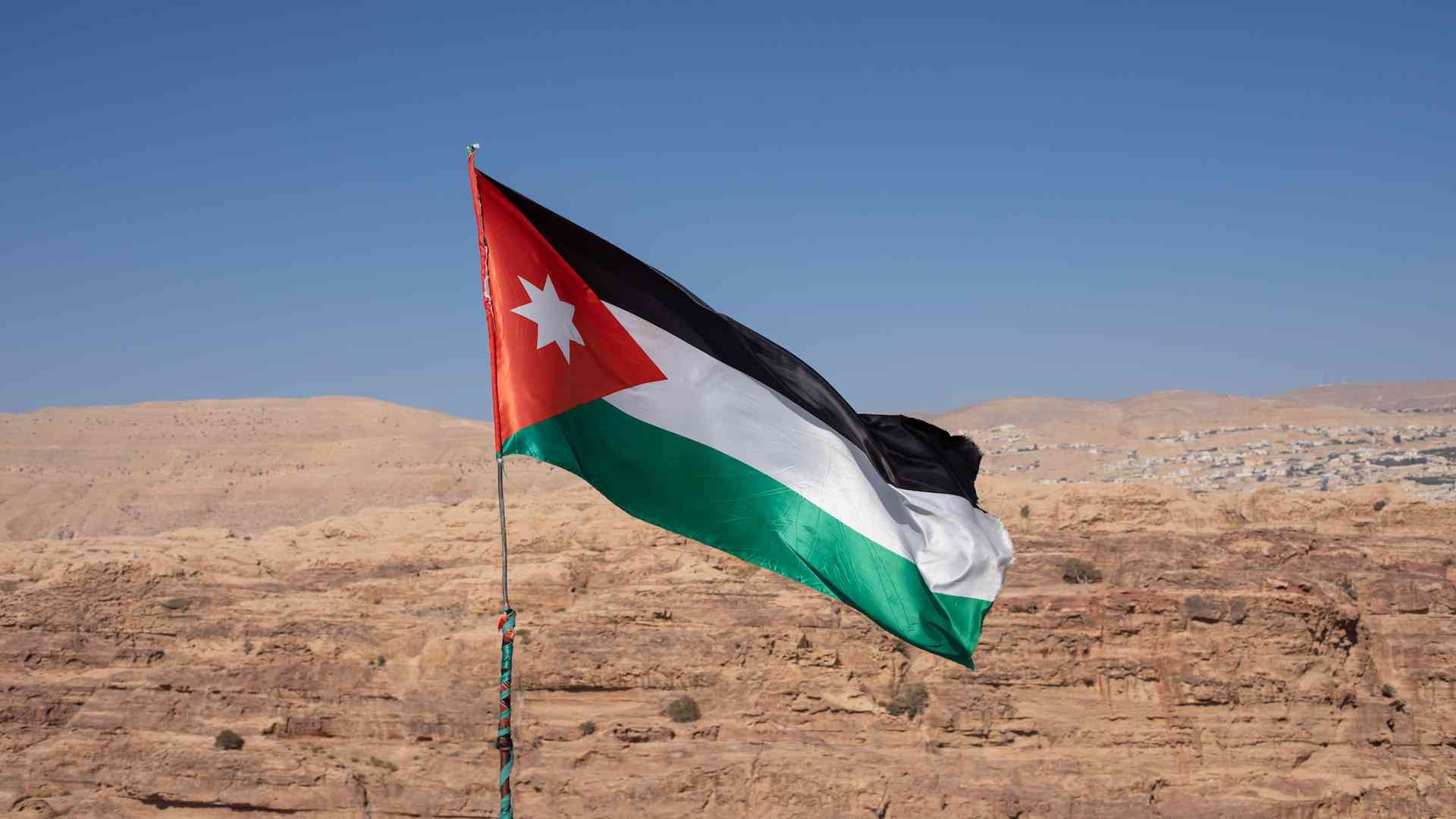 ما حقيقة سماح الأردن بنقل أسلحة أميركية إلى الاحتلال عبر أراضيه؟.. شلبي يجيب