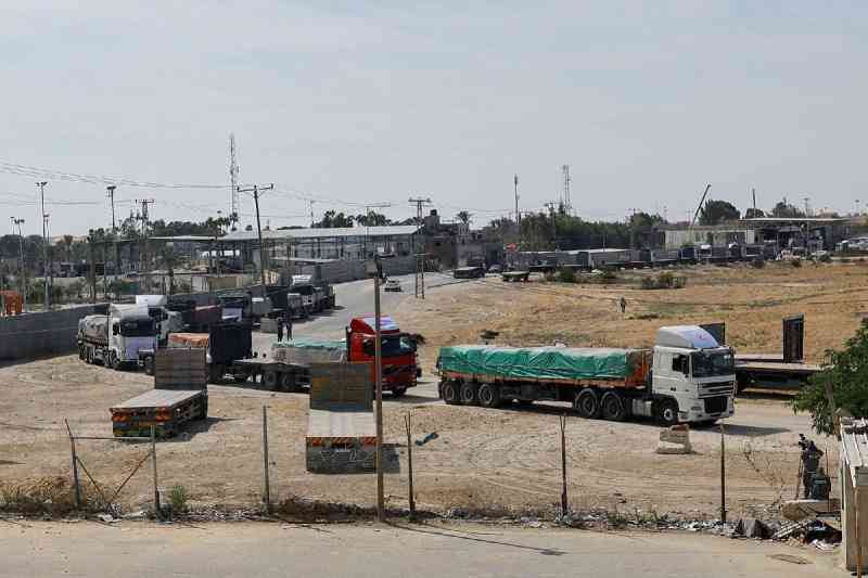 توقعات بعبور شاحنات أخرى تحمل المساعدات إلى غزة اليوم
