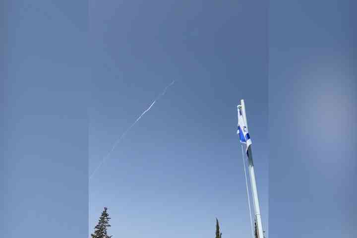 إطلاق صاروخ من لبنان صوب مسيرة إسرائيلية (فيديو)
