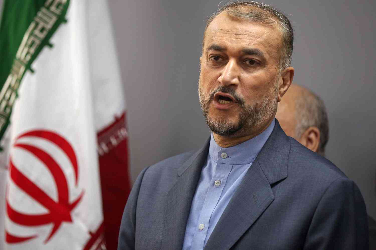 وزير خارجية إيران يحرج شبكة CNN برد مزلزل (فيديو)
