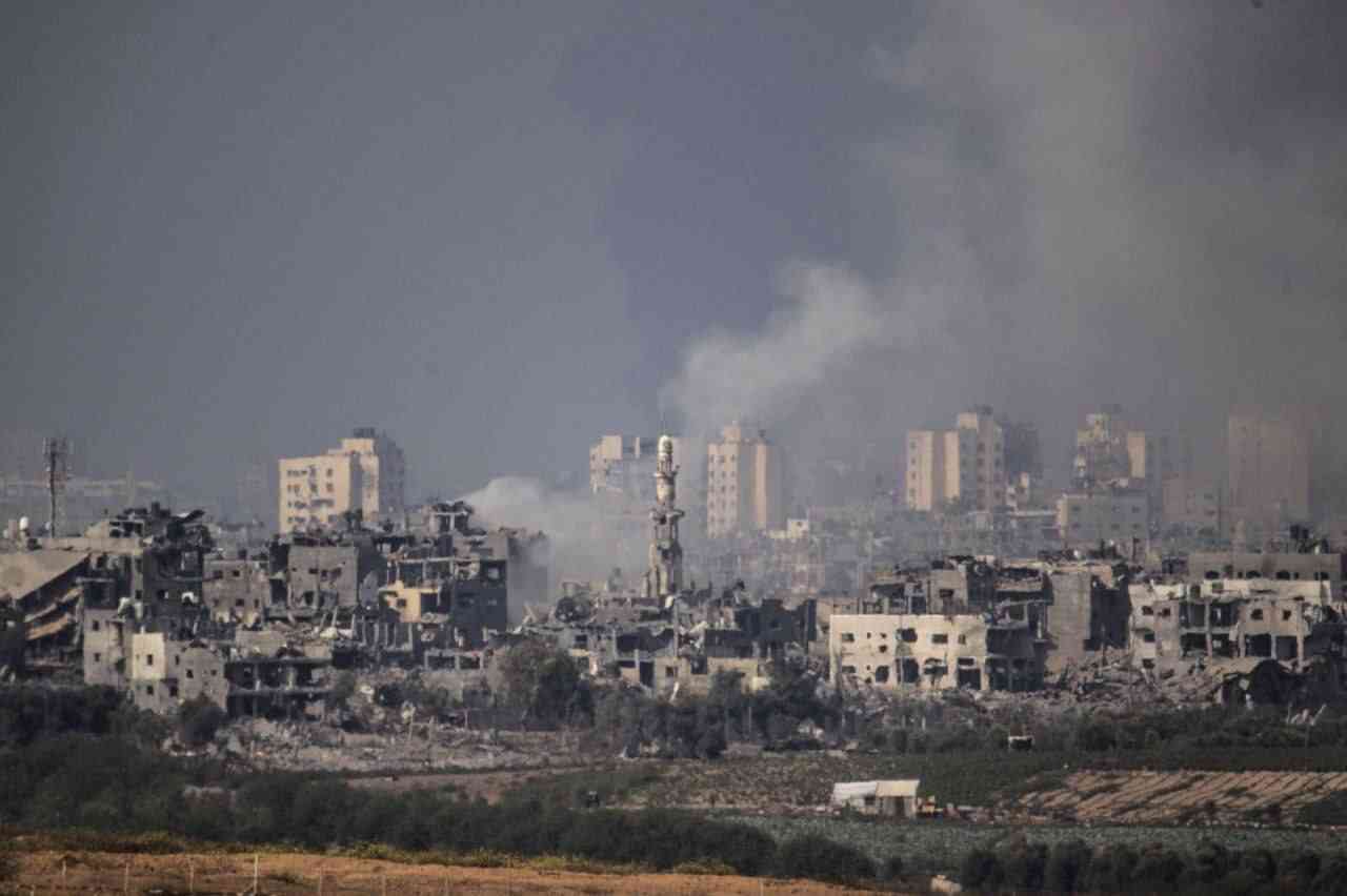 ضربات صاروخية جديدة على تل أبيب وقاعدة زيكيم