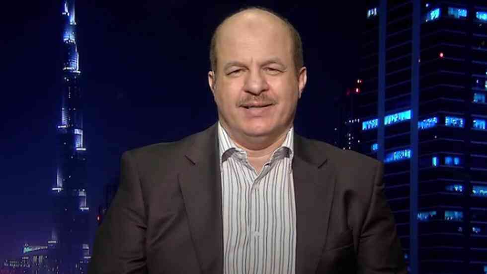 مستشار قناة العربية يشبه حماس بداعش (فيديو)