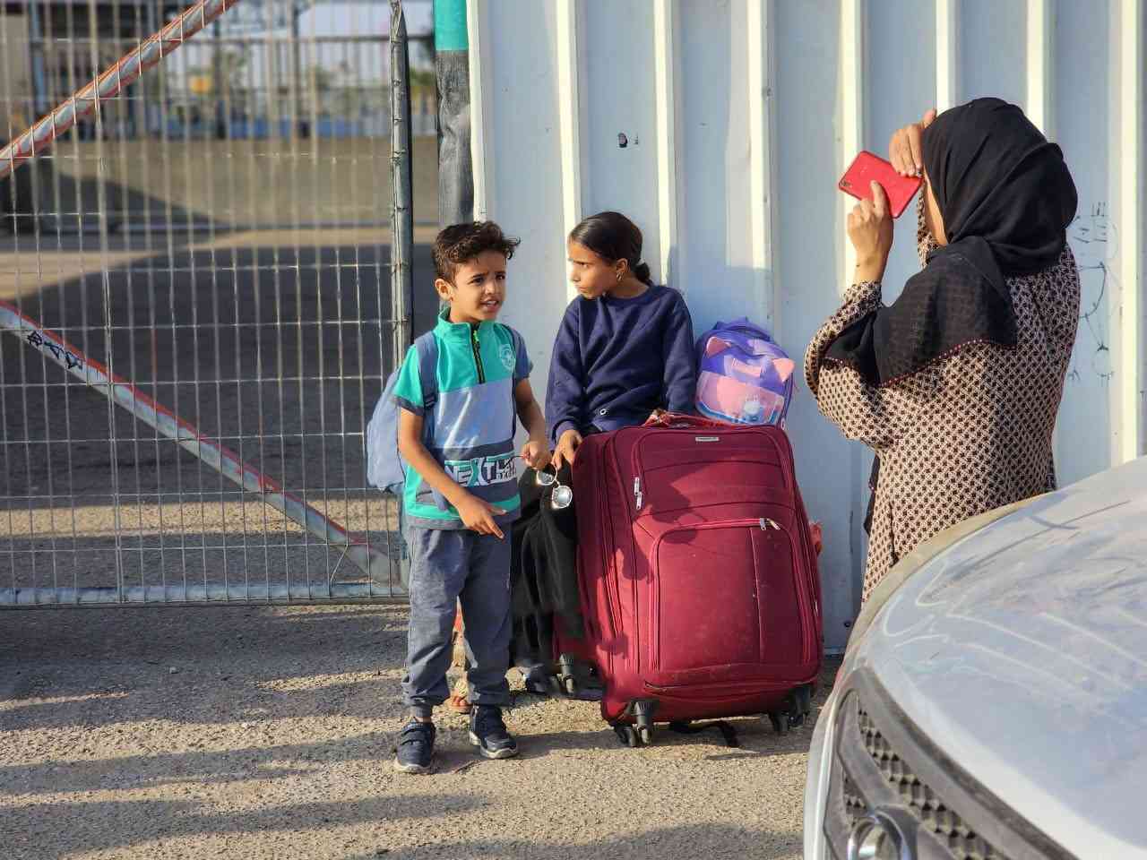 السماح بمغادرة أجانب من غزة!