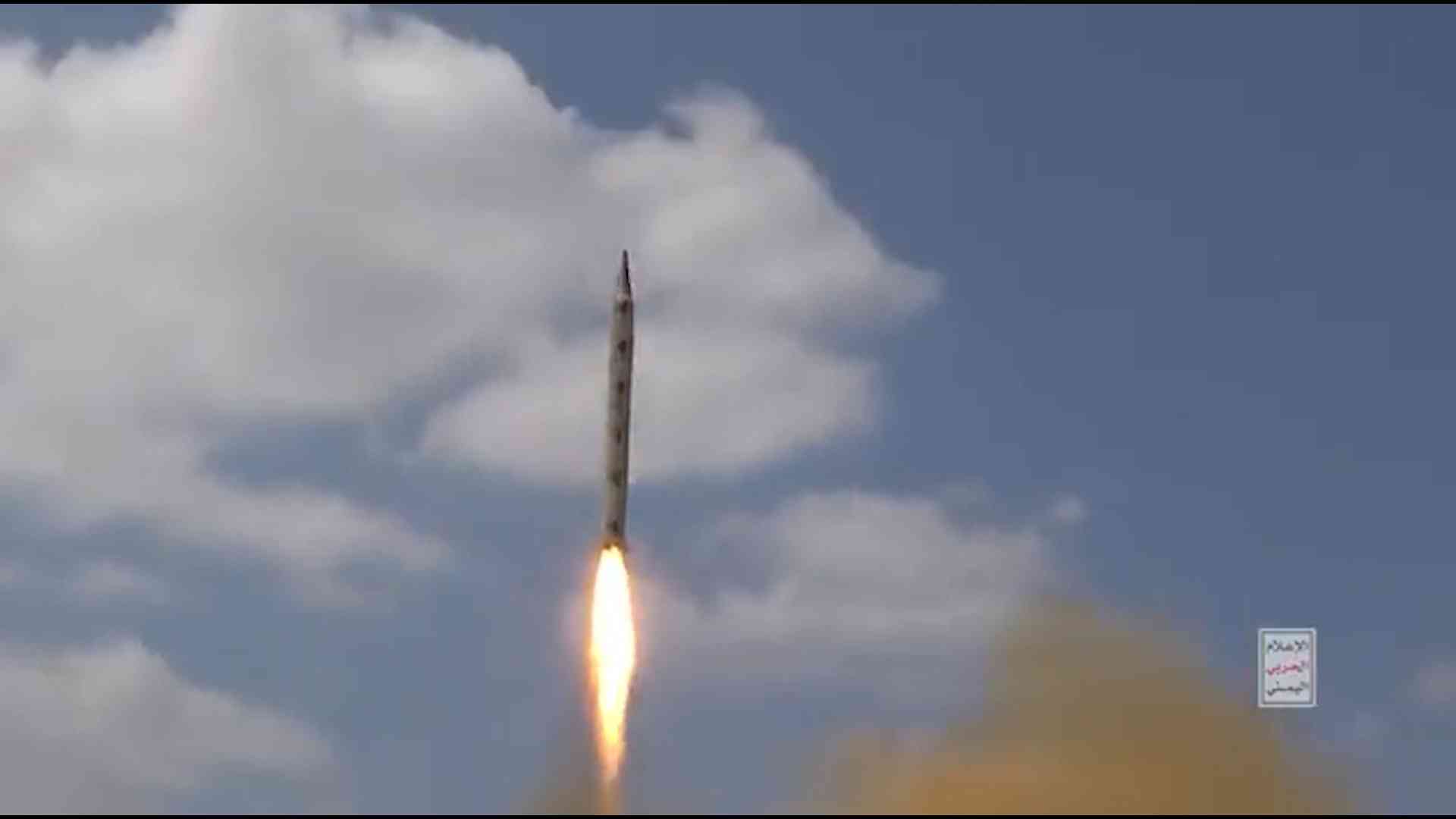 صواريخ ومسيرات حوثية تنطلق صوب إسرائيل (فيديو)