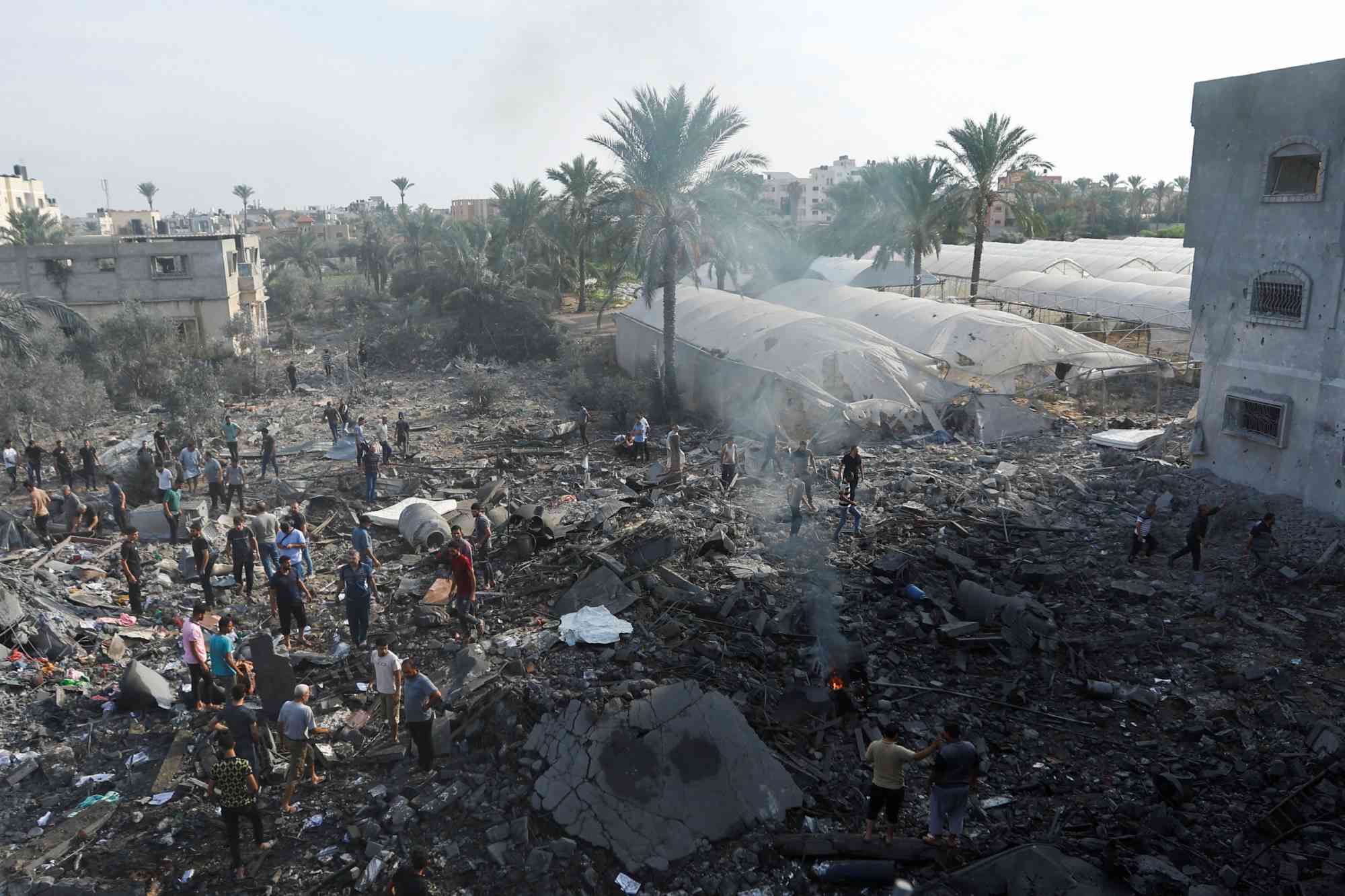 صحيفة عبرية تكشف حجم المتفجرات الملقاة على غزة