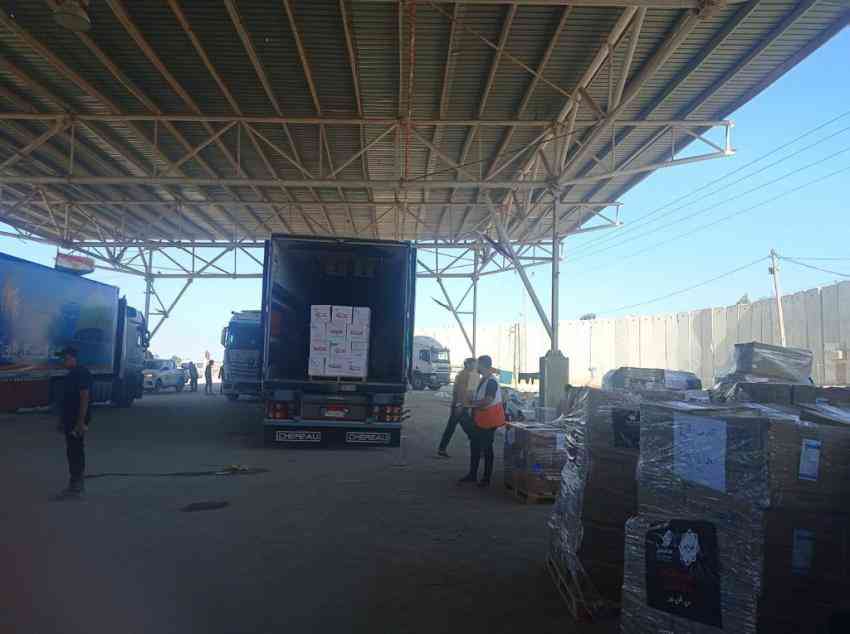 93 شاحنة مساعدات جديدة تدخل غزة عبر معبر رفح