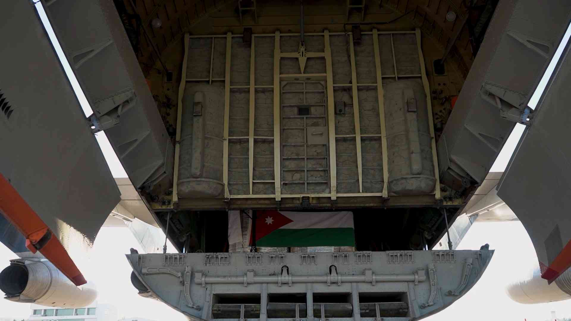 الأردن يرسل طائرة مساعدات طبية جديدة إلى غزة (فيديو)