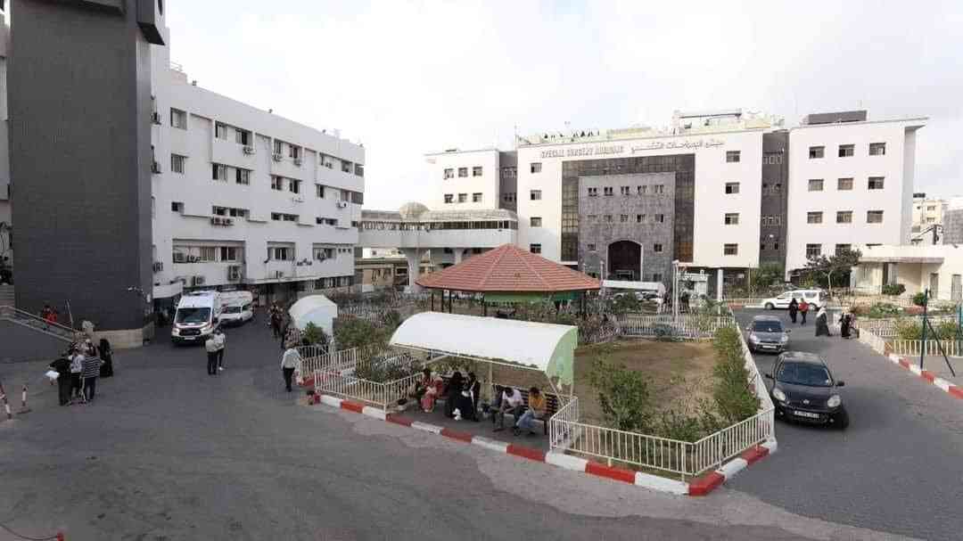 مستشفى الشفاء يحترق وقصف الاحتلال من كل اتجاه