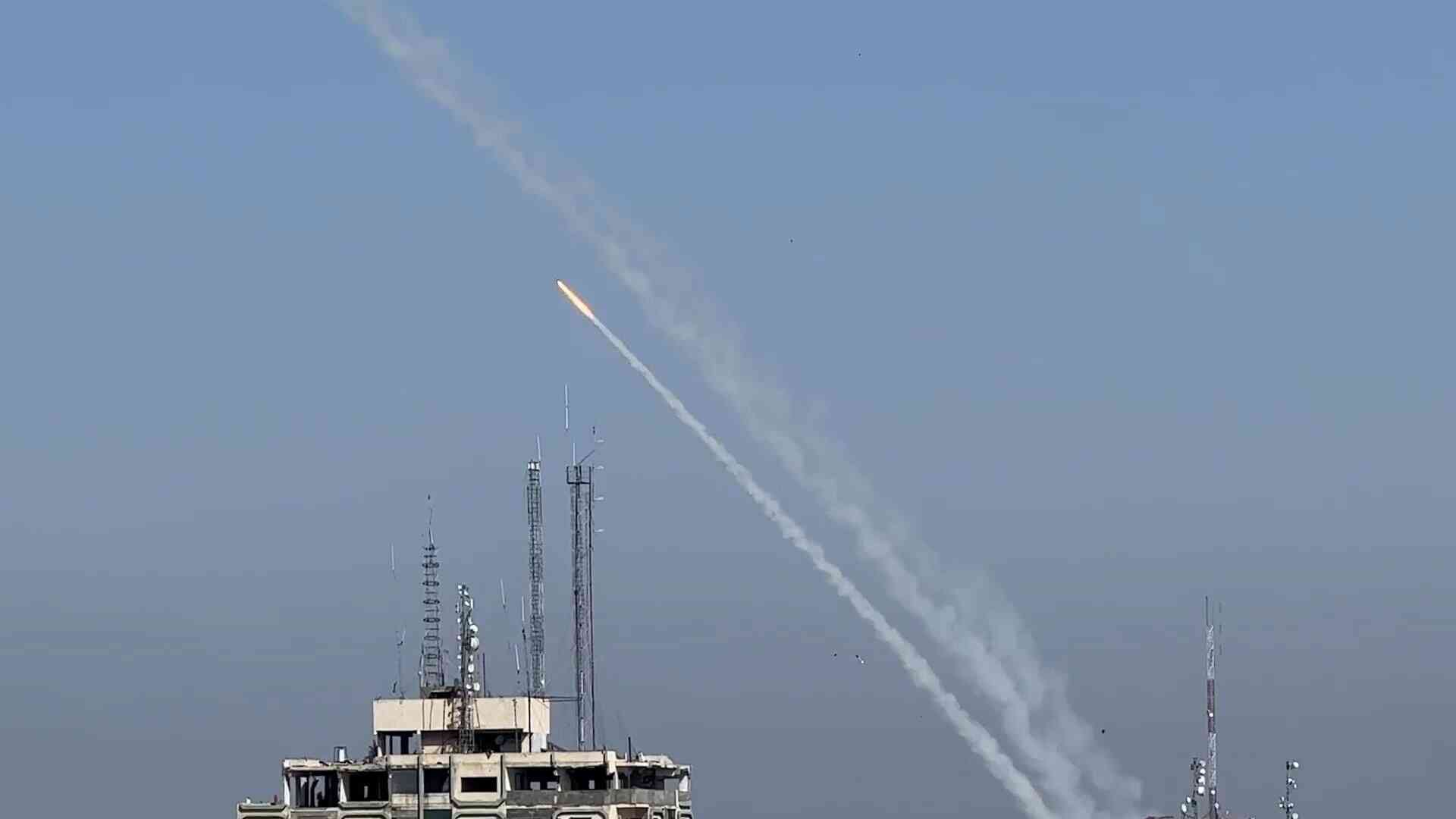 رشقات صاروخية على الاحتلال (فيديو)