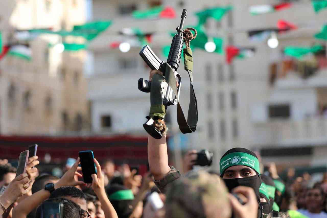 حماس ترد على الاحتلال حول وجود مسلحين بمستشفى الرنتيسي
