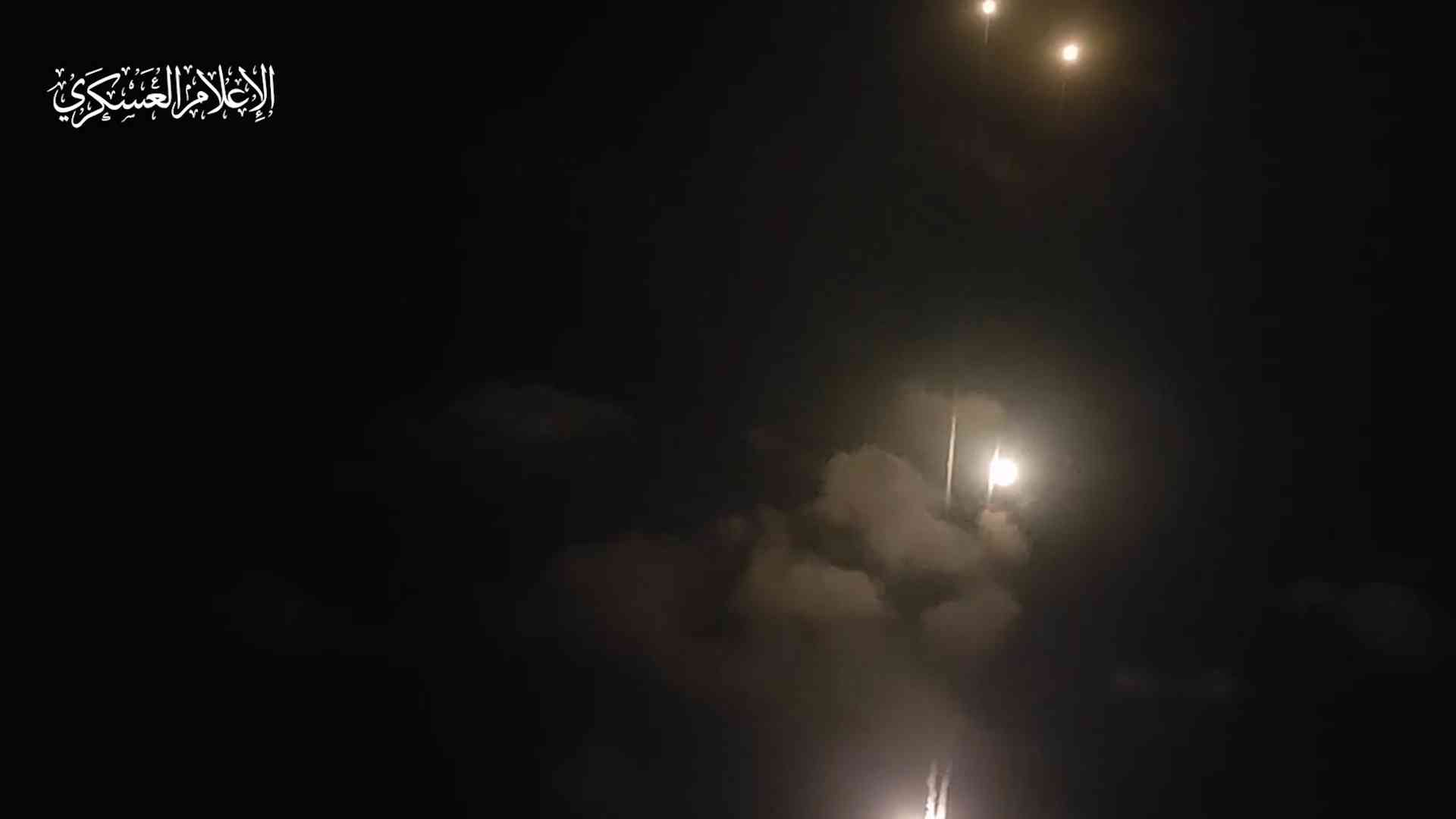 بعد 40 يوما على الحرب.. القسام تطلق رشقات صاروخية (فيديو)