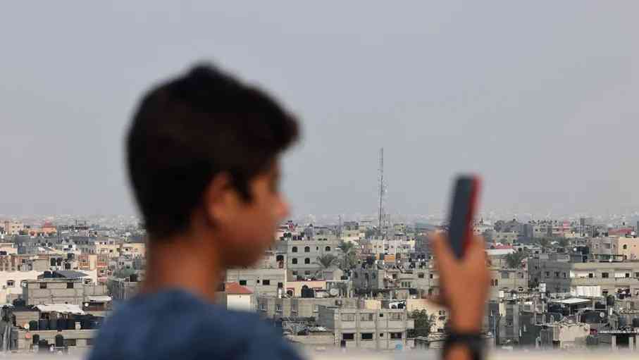 غزة بلا اتصالات وانترنت بعد ساعات