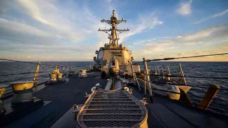 البحرية الأمريكية تعلن إسقاط طائرة مسيرة انطلقت من دولة عربية