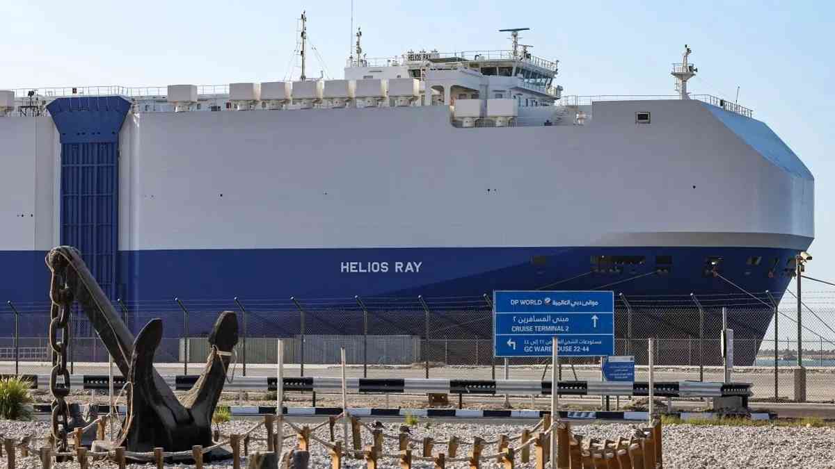 رسميا.. الحوثيون يأسرون سفينة إسرائيلية على متنها 52 شخصا