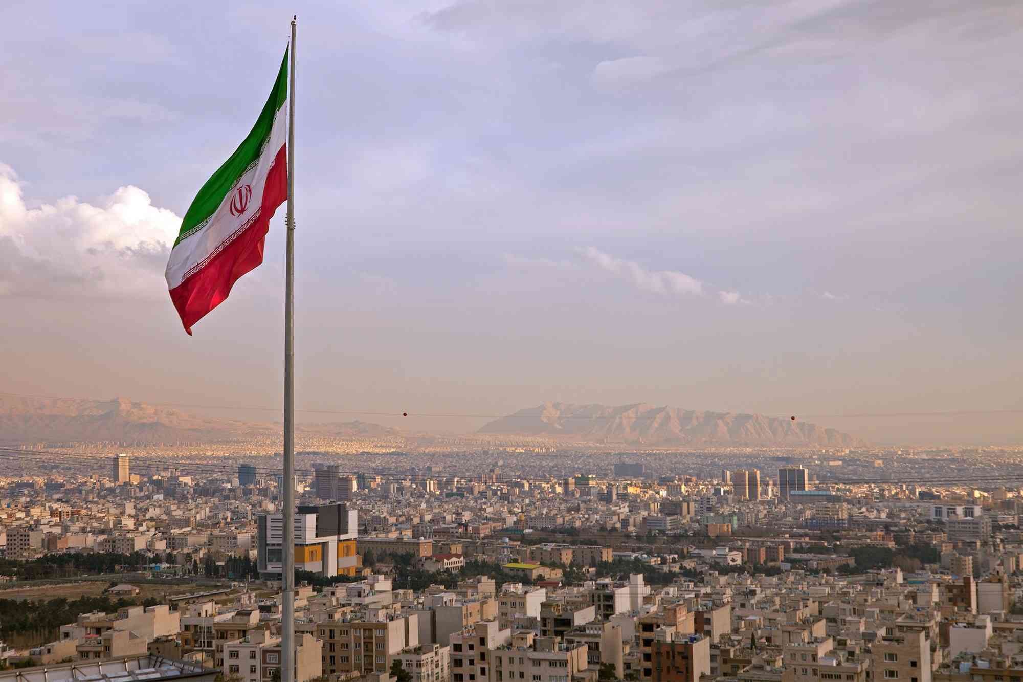 تهديد إيراني باستهداف الطائرات والسفن والمكاتب في أنحاء العالم