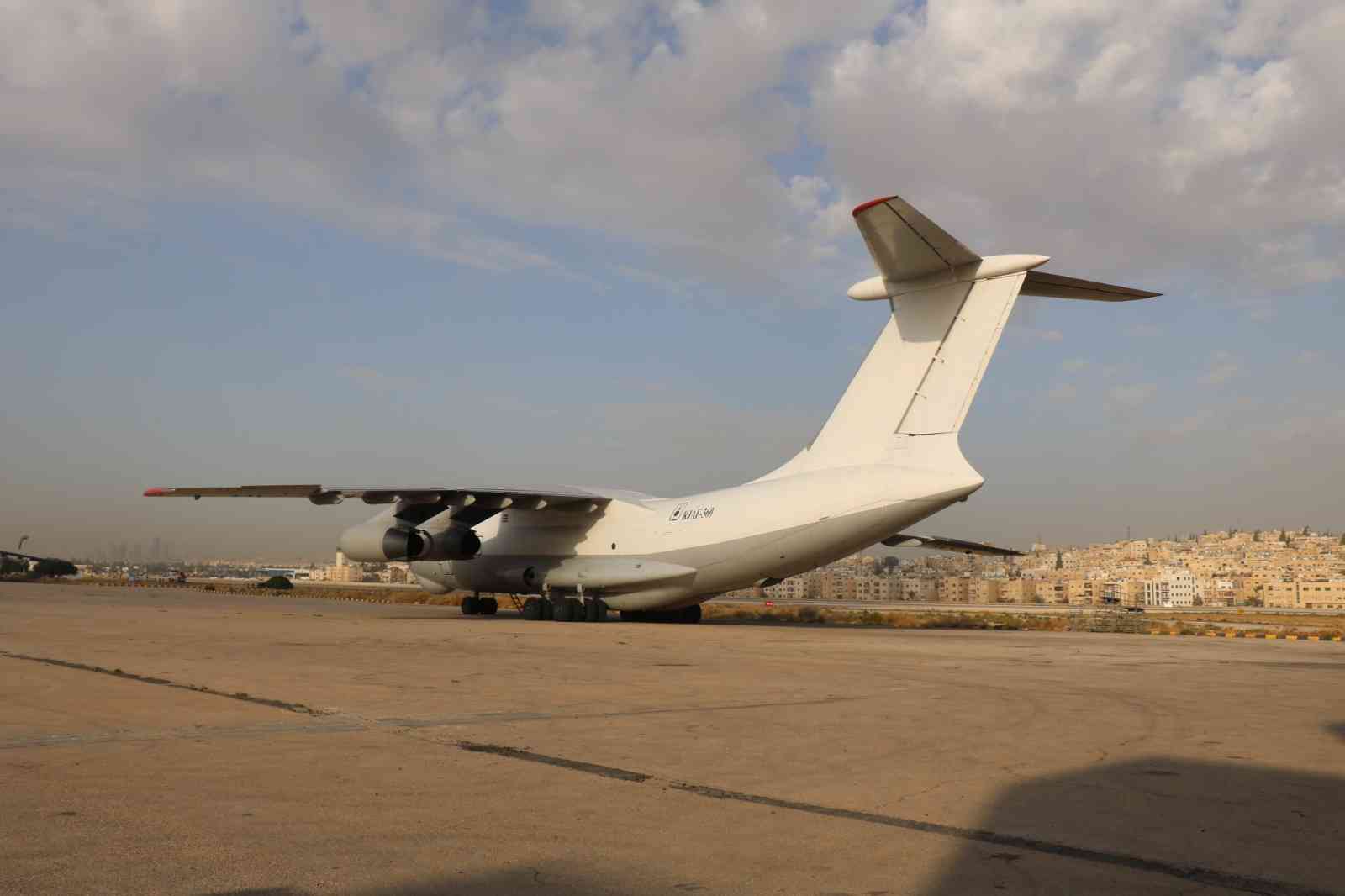 طائرة إمدادات طبية طارئة تقلع من الأردن