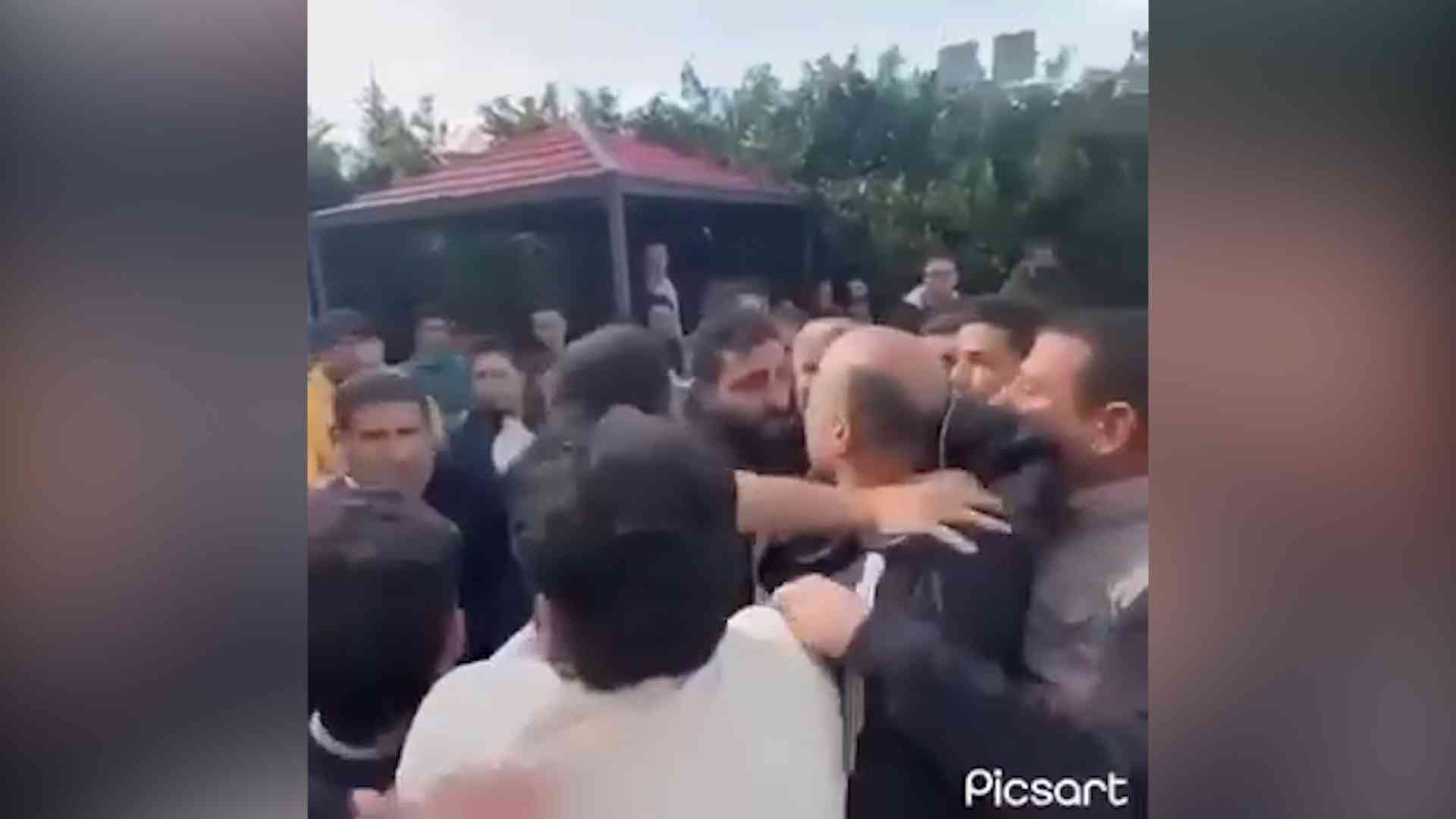 تصاعد أزمة العلوم الإسلامية بعد الاعتداء على طلبة خلال صلاة الغائب (فيديو)