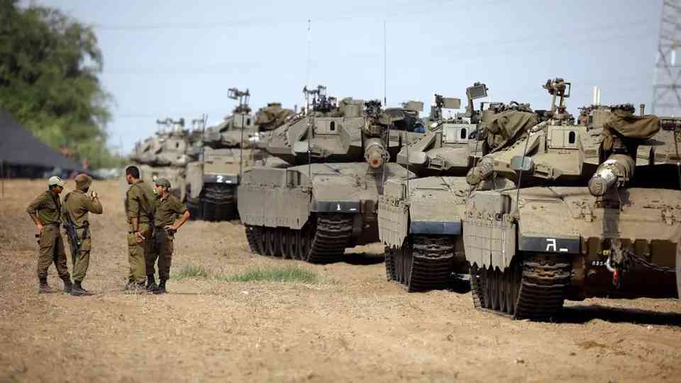 إسرائيل تكشف عدد أسراها في غزة