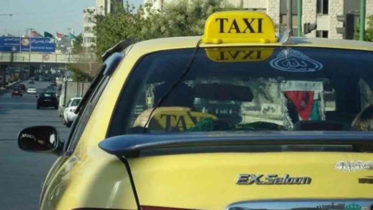 سائق تاكسي بعمّان يعيش ساعات مرعبة.. مشرط وموس ونزع ملابس (فيديو)