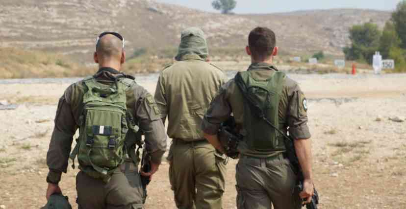إسرائيل توزع على جنودها أوراق لعب تحمل صور قادة قادة الحركة (صور)