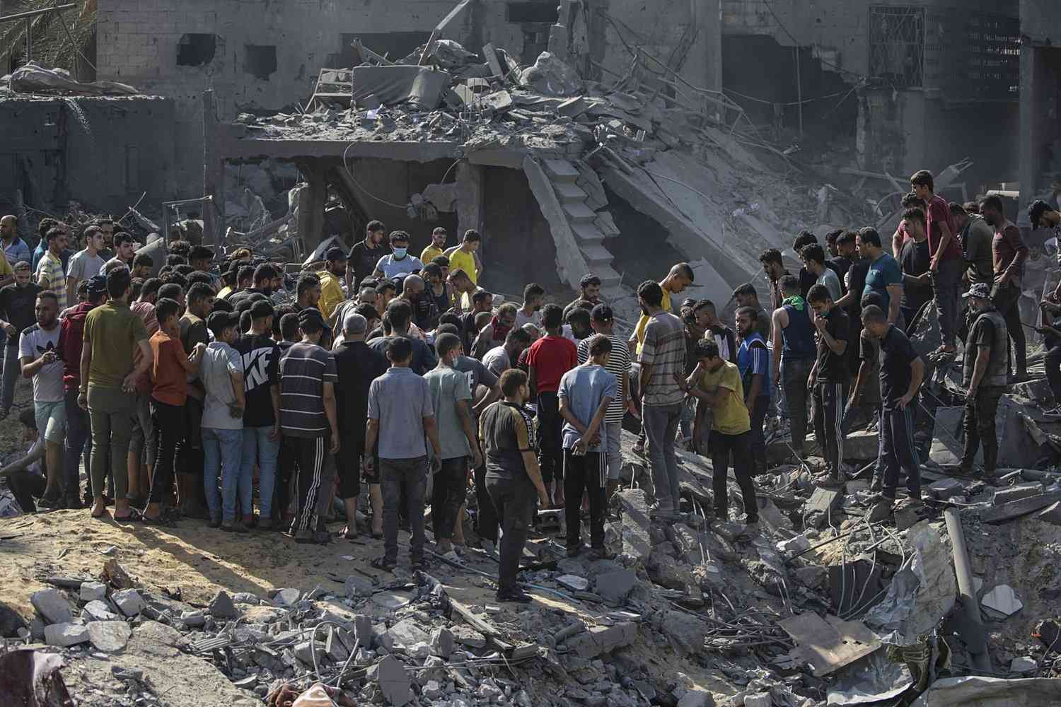 نحو ألف شهيد وجريح خلال ساعات في غزة