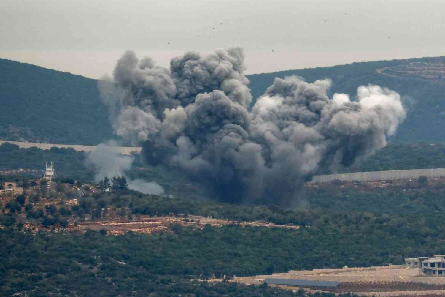 تصعيد في جبهة لبنان.. قصف جنود ورشقة صواريخ