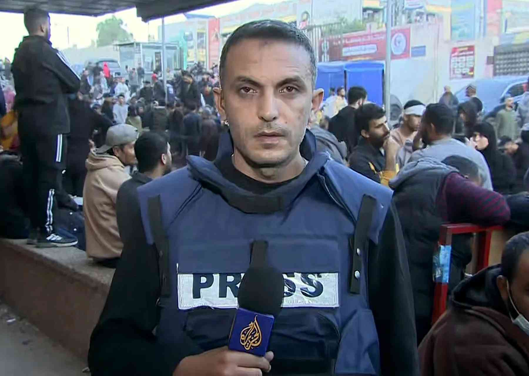 ماذا قال مراسل الجزيرة بعد استشهاد والديه؟ (فيديو)