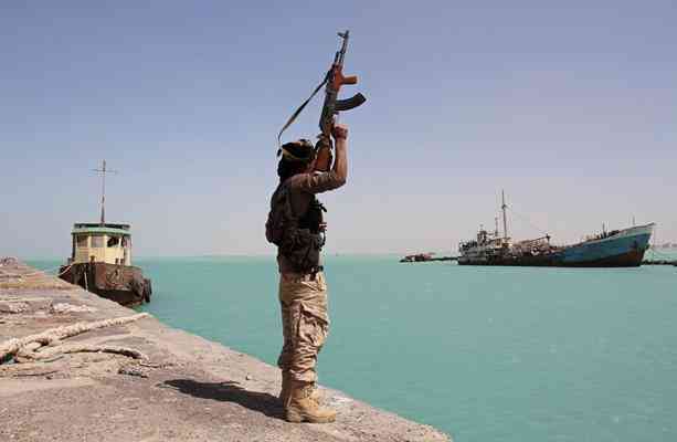 القيادة المركزية الأميركية تؤكد مهاجمة الحوثيين لسفينتين