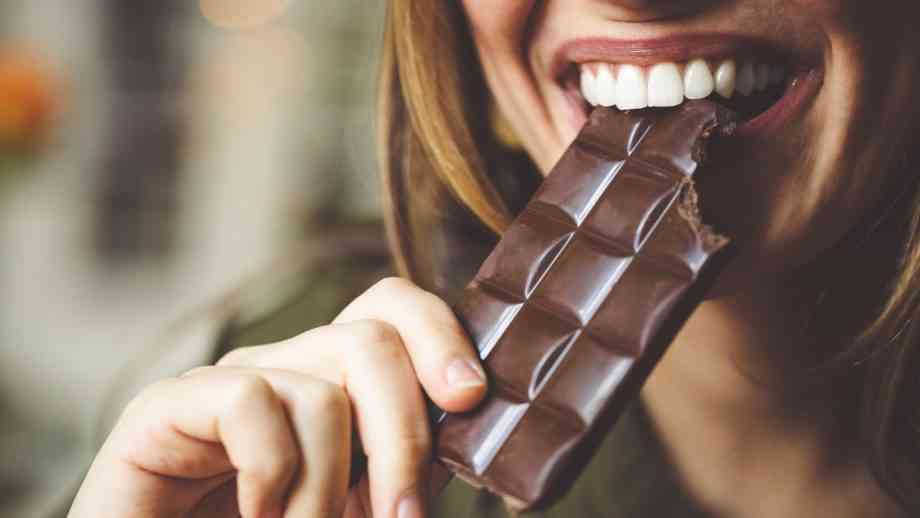 دراسة تكشف تأثر الشوكولاتة على النساء