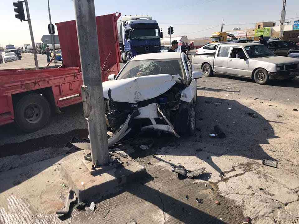 3 إصابات بحادث تصادم على طريق عمان الزرقاء