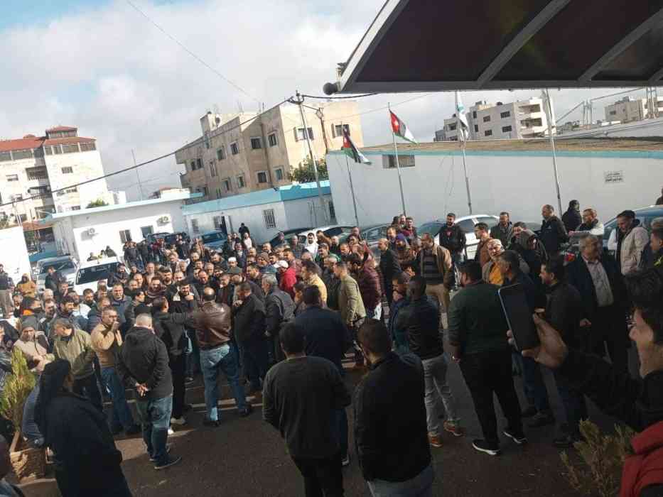 اعتصام وإضراب في شركة مياه اليرموك (فيديو)