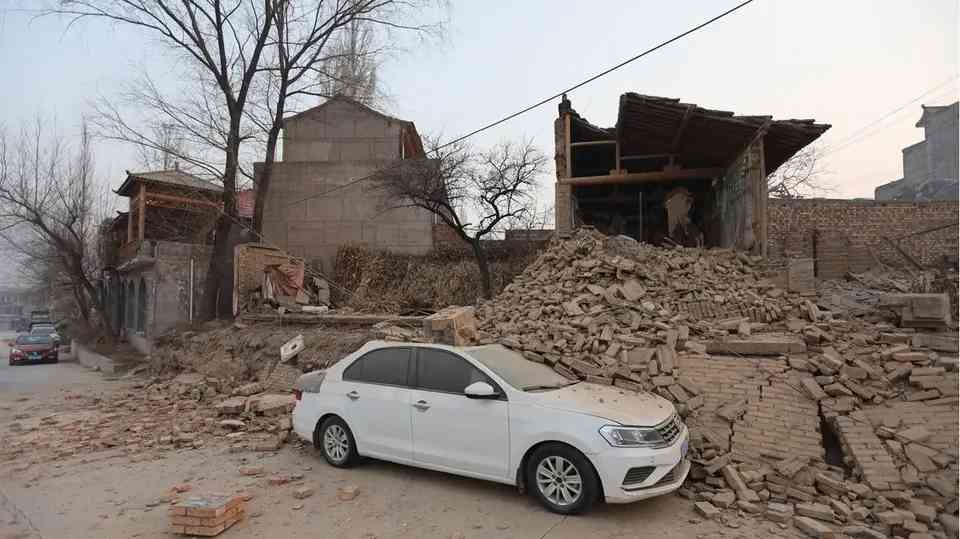 ارتفاع حصيلة قتلى زلزال الصين إلى 149