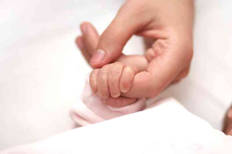 وفاة طفل اختناقا أثناء الرضاعة في الزرقاء