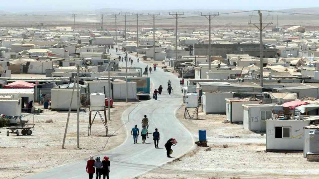 إصابة 6 لاجئين سوريين بحريق في مخيم الزعتري