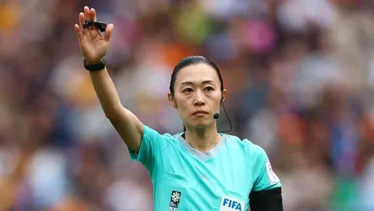 من هي أول إمراة تدير مباراة في بطولة كأس آسيا؟