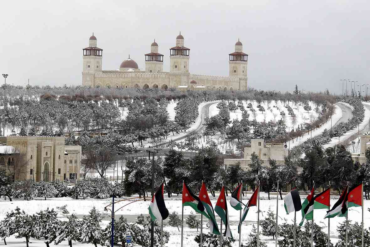 طقس العرب يُبشر بمنخفض قوي جدا.. هل يجلب الثلوج؟