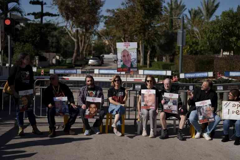 اعتقالات واعتصام متواصل أمام منزل نتنياهو