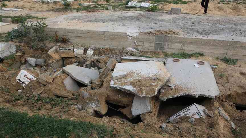 الجيش الإسرائيلي دنّس ما لا يقل عن 16 مقبرة