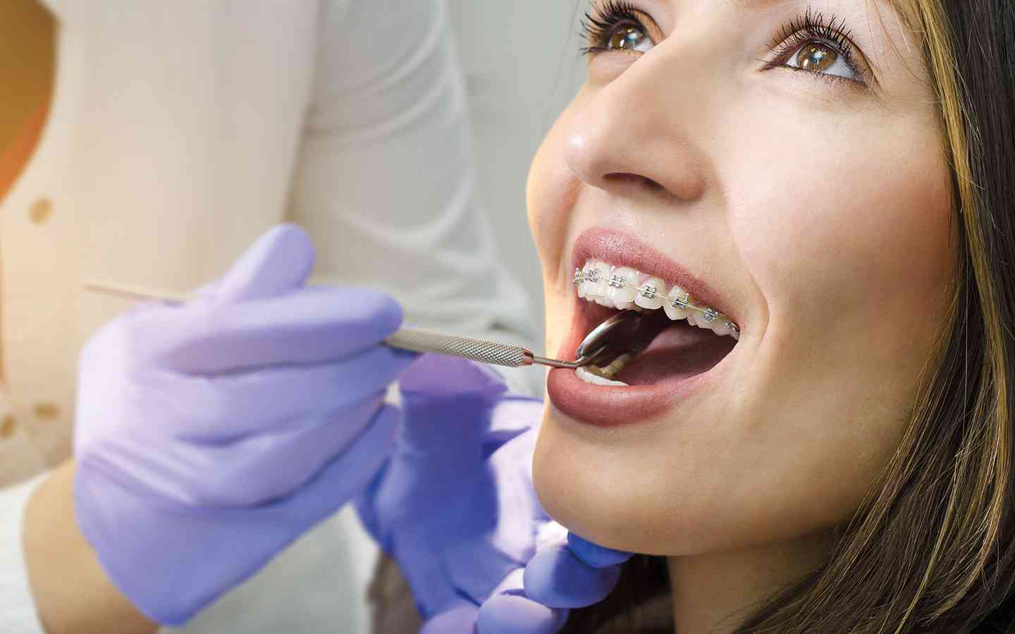 نقابة أطباء الأسنان تقاطع مؤتمرا في دبي