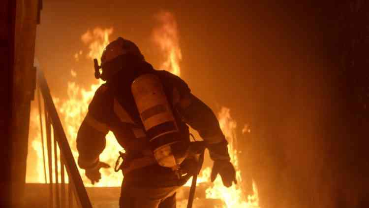 تفحم فتاة بحريق منزل في عمان.. والأمن يحقق