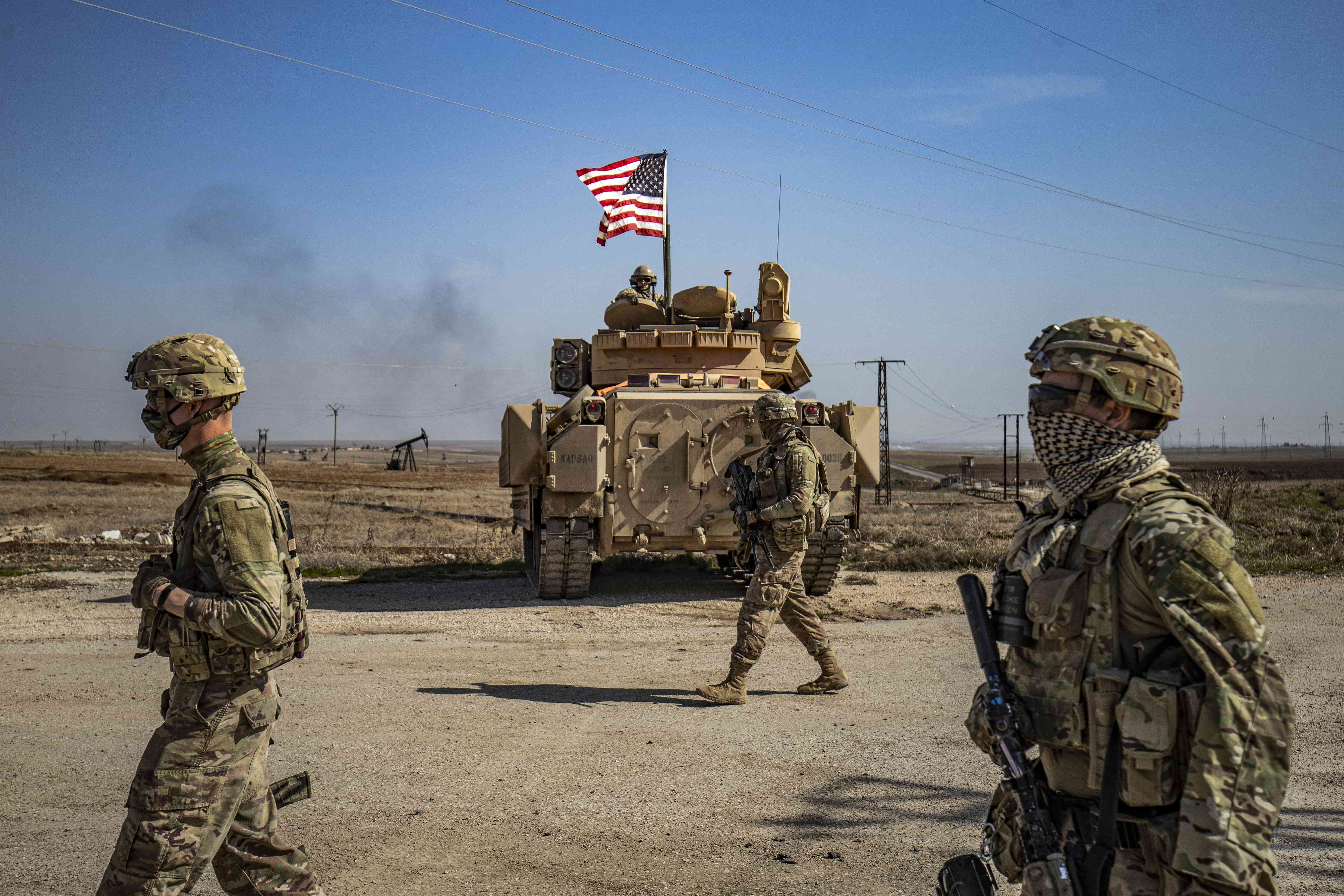 بعد الهجوم على القاعدة العسكرية.. التهديدات الأميركية تتصاعد