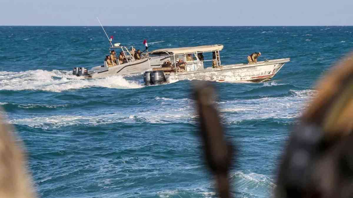 هجوم صاروخي على سفينة قبالة سواحل اليمن