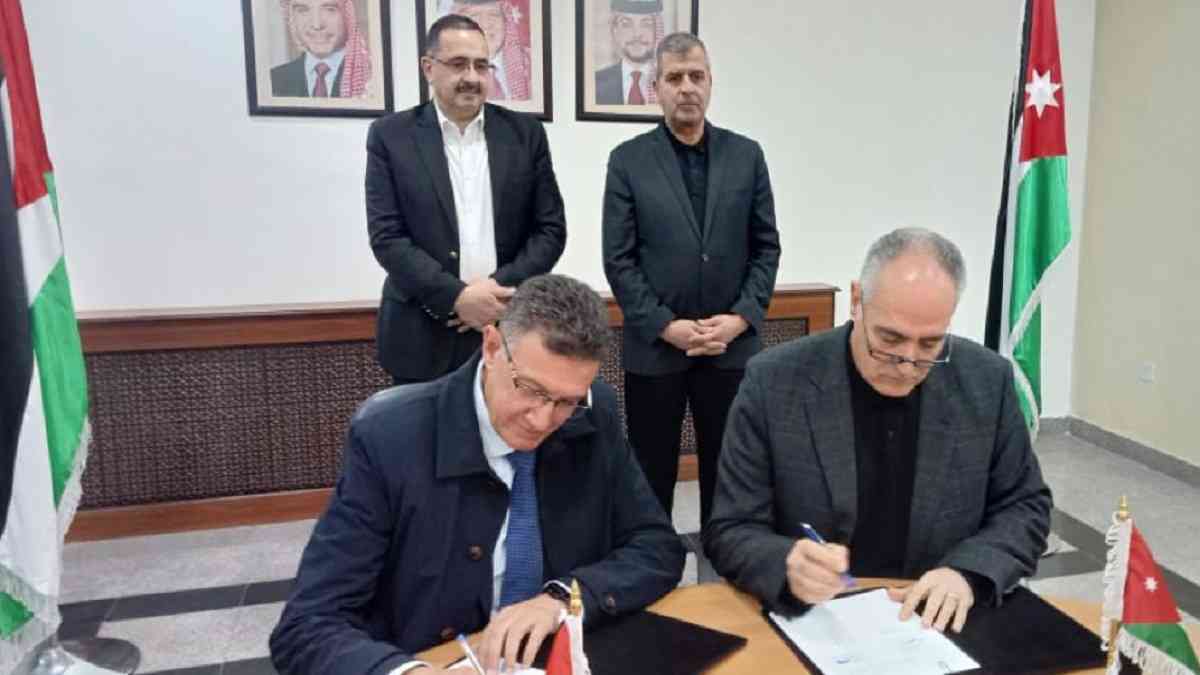 الأردن وفلسطين يوقعان اتفاقية لتعزيز قدرة محطة الرامة الكهربائية