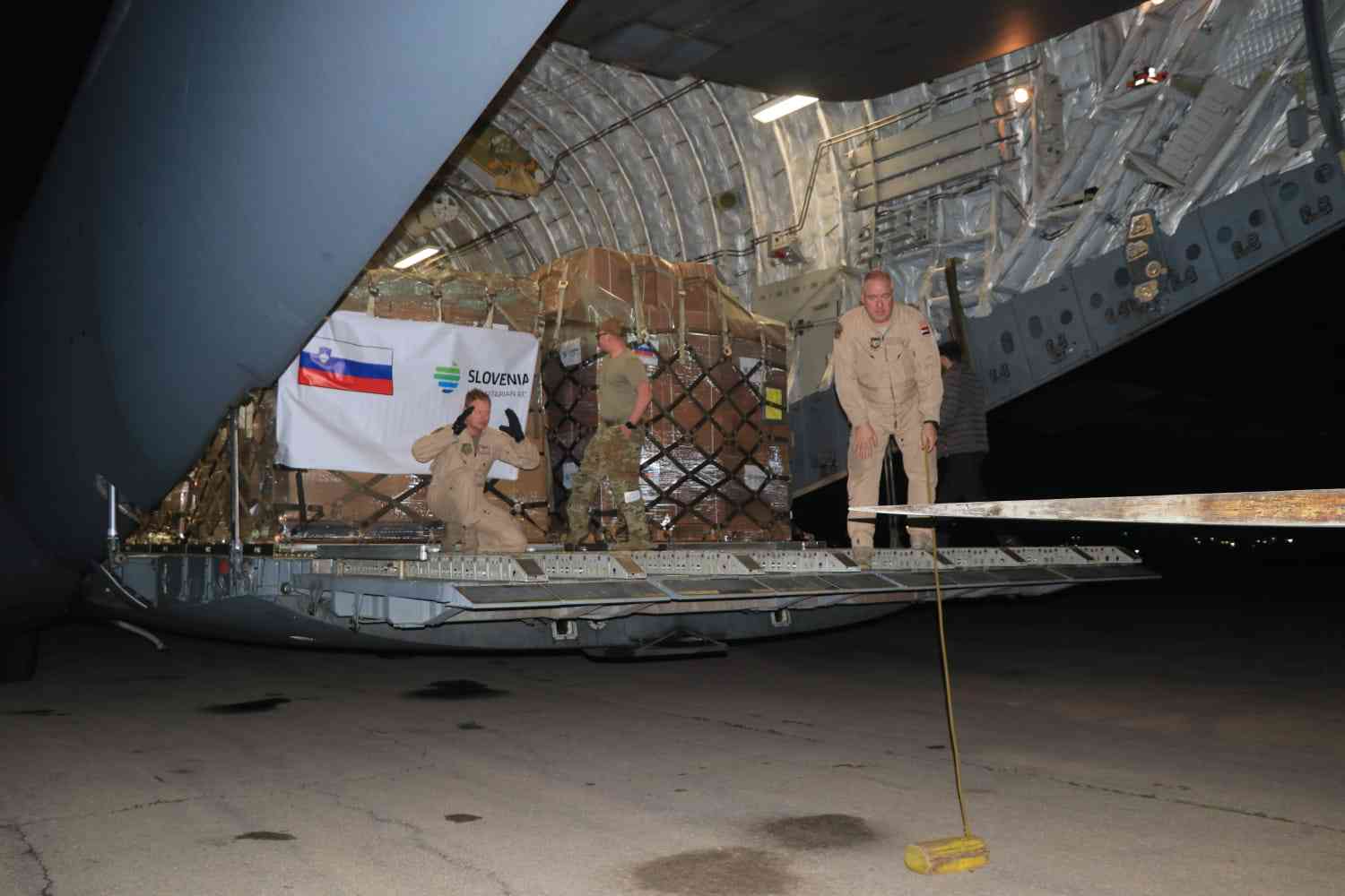 سلوفينيا ترسل طائرة مساعدات لقطاع غزة عبر الأردن (صور)