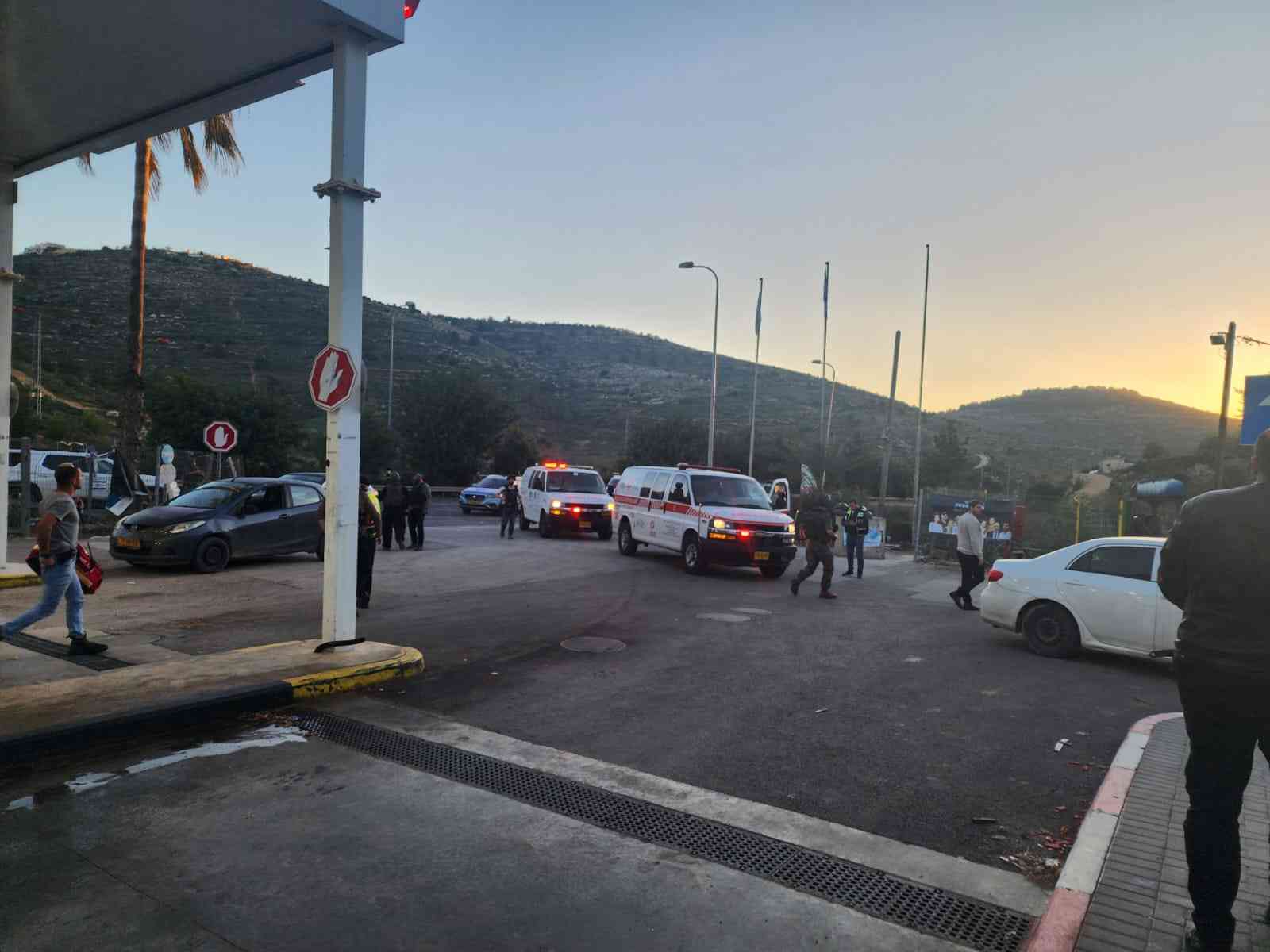 مقتل إسرائيليين في عملية إطلاق نار بمحطة وقود في نابلس (صور)
