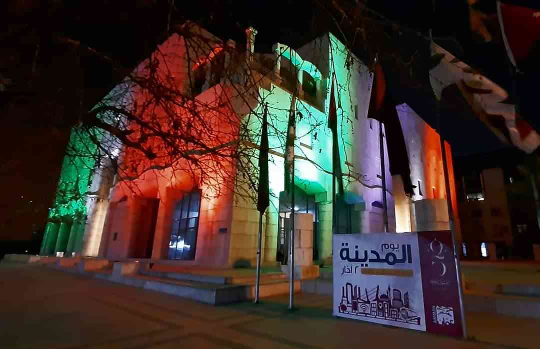 إضاءة مبنى أمانة عمان بألوان العلم الأردني
