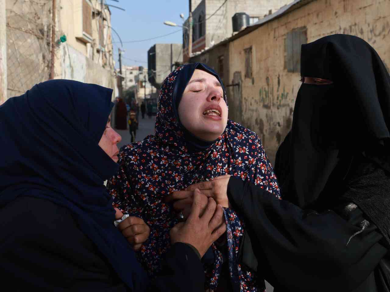 القضاء على حلم عمرها.. فلسطينية تنجب توأما وغارة الاحتلال تودي بهما