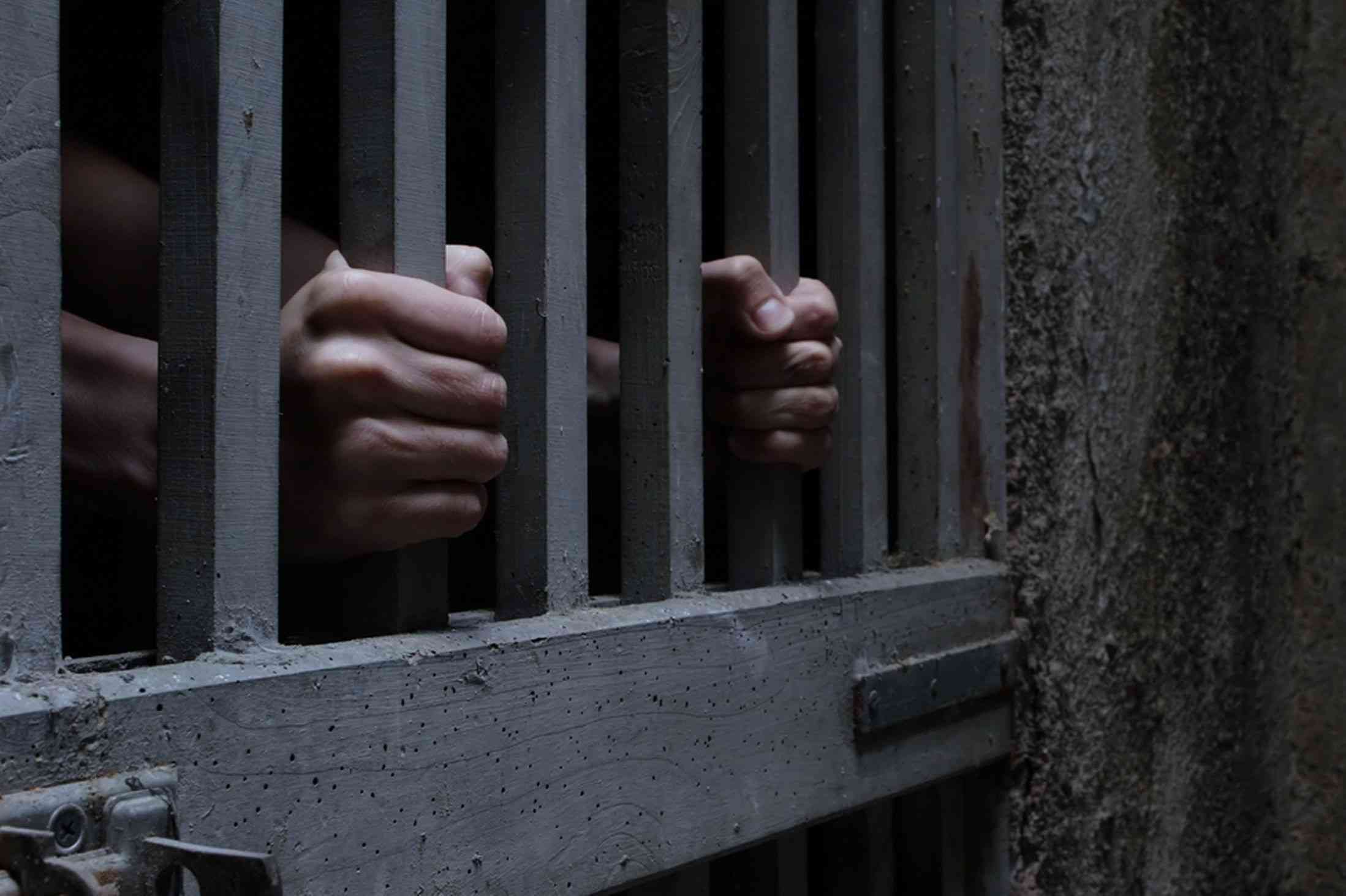 صاحب مول شهير في عمان بالسجن.. وفشل محاولات إنقاذه