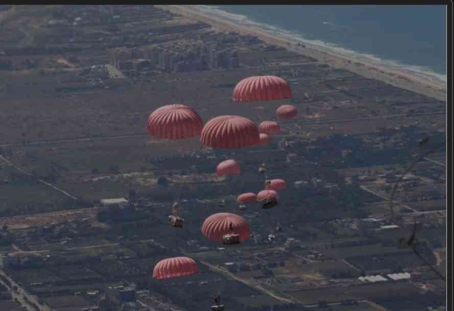 الإنزال الجوي التاسع من الأردن إلى القطاع (صور)
