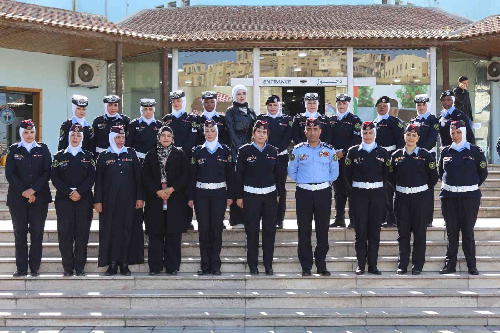 تكريم عدد من مرتبات الشرطة النسائية